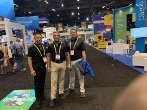 ohnny Wu, VP Développement de Groupe Giolong, Patrick Paradis, PDG de Abeilles Busy Bees Co-packer et Roberto Mendoza, directeur commercial de TAU.